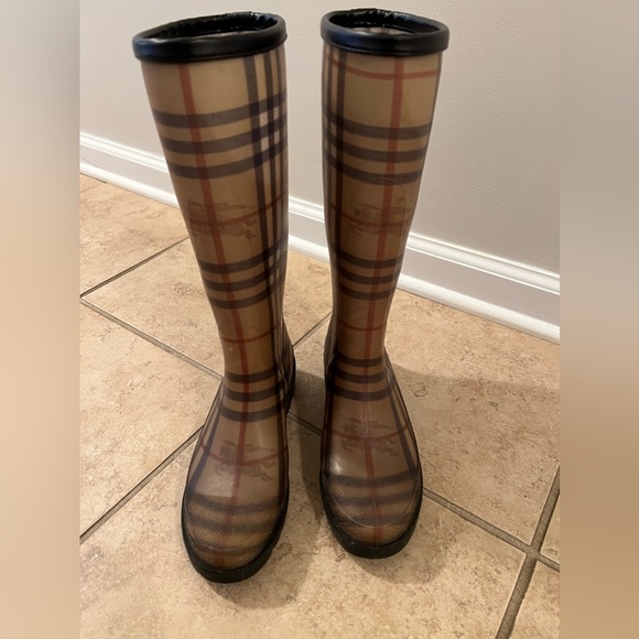 Authentic Burberry Rain Boots Size 37 - Picture 1 of 4